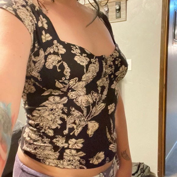 floral top size small - Picture 3 of 6